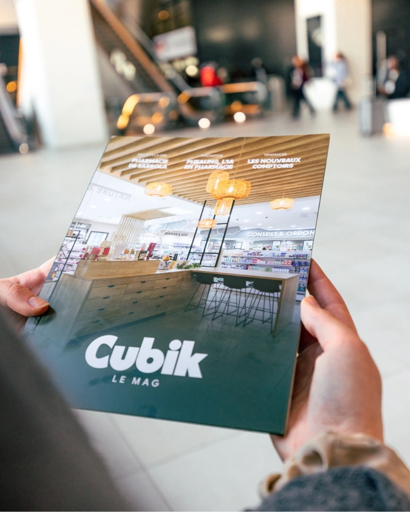 Magazine Cubik dans des mains.
